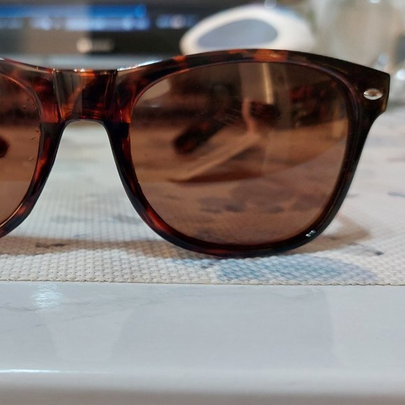 Vince Camuto Sunglasses Leopard Print Trendy Chic Summer Shades Leopard Print - Picture 3 of 8